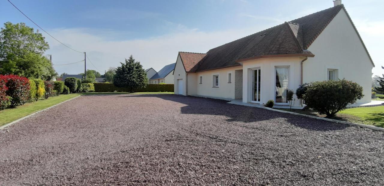 Gite "Au P'Tit Tourois" De Plain-Pied Tout Confort Avec Veranda Proche D'Omaha Beach Et De Bayeux Accueillant Les Animaux Exterior photo